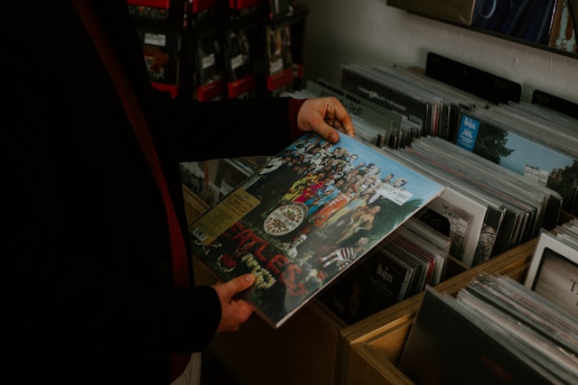 First press vs reissue: jak rozpoznać pierwsze tłoczenie i ile dopłacić