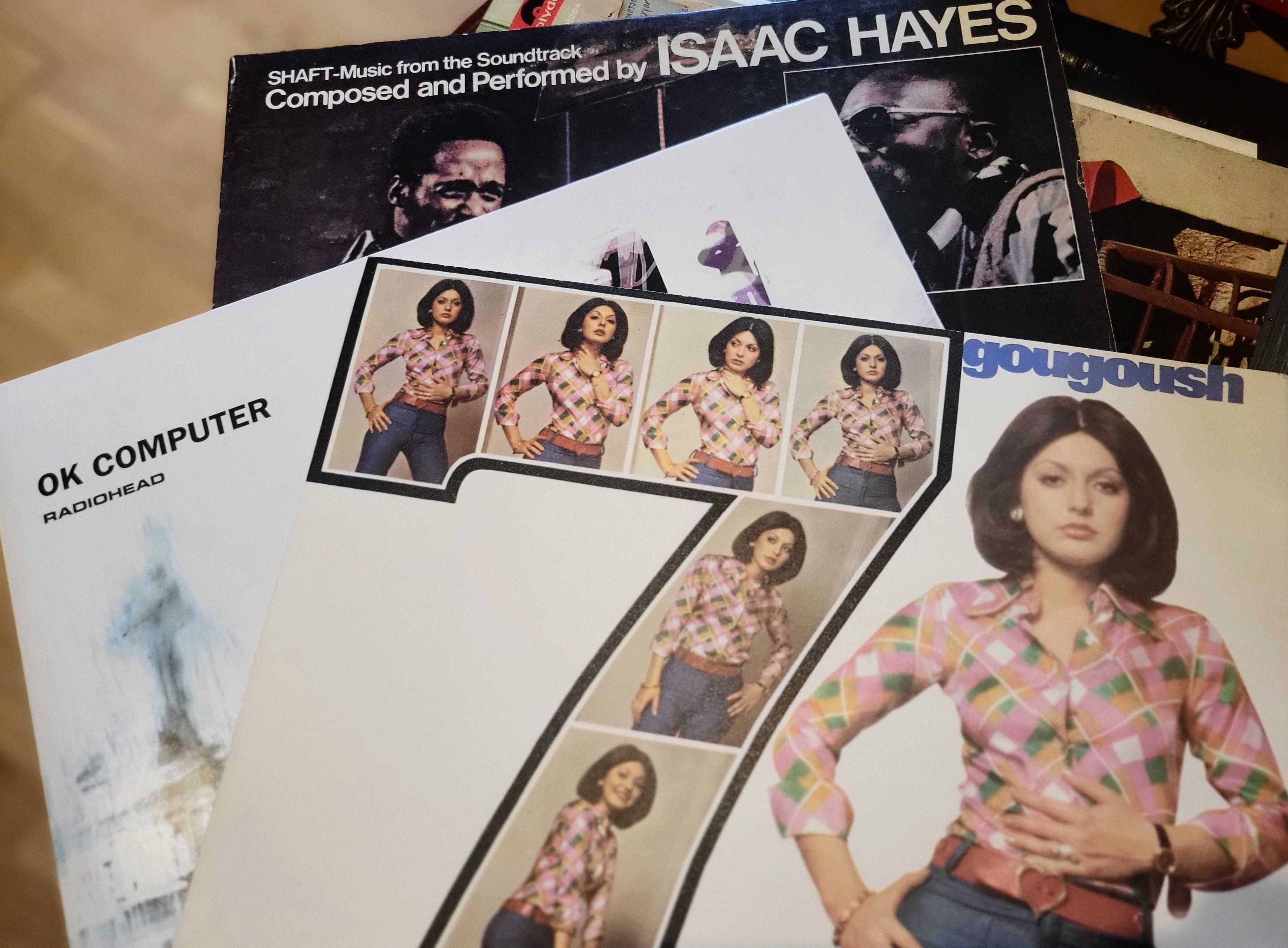 Stara czy nowa płyta winylowa – co wybrać? Kompletny przewodnik